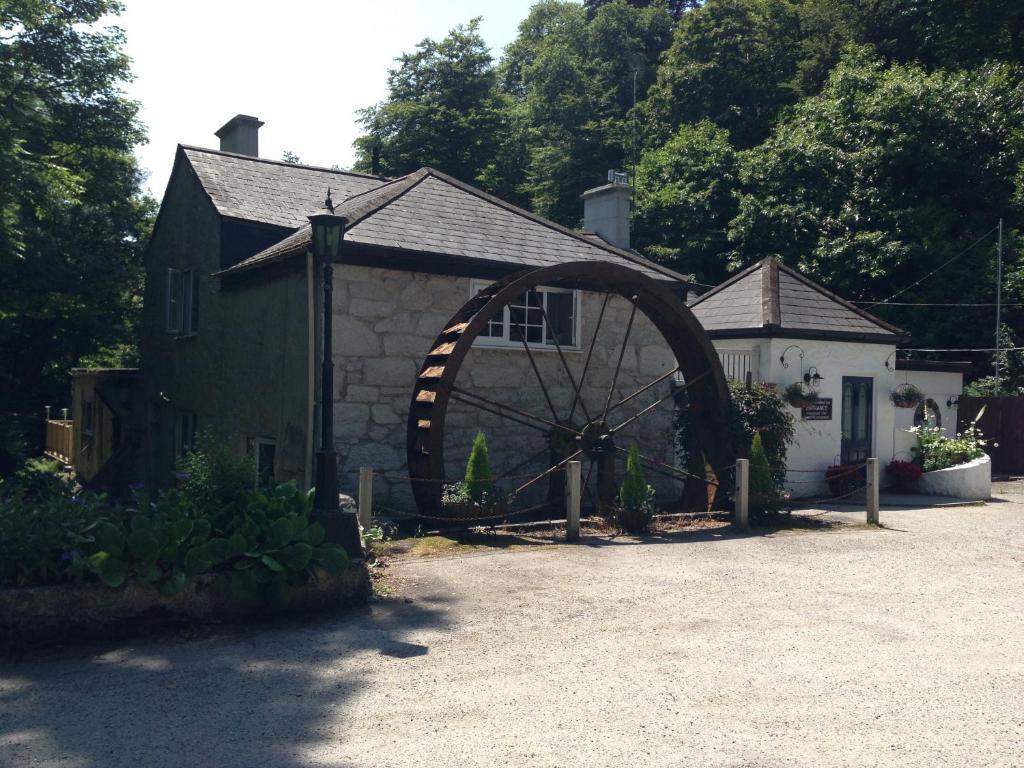 The Waterwheel Hotel เซนต์ออสเทลล์ ภายนอก รูปภาพ